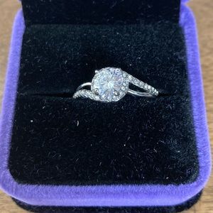 RS Silvertone & Rhinestones Ring 8